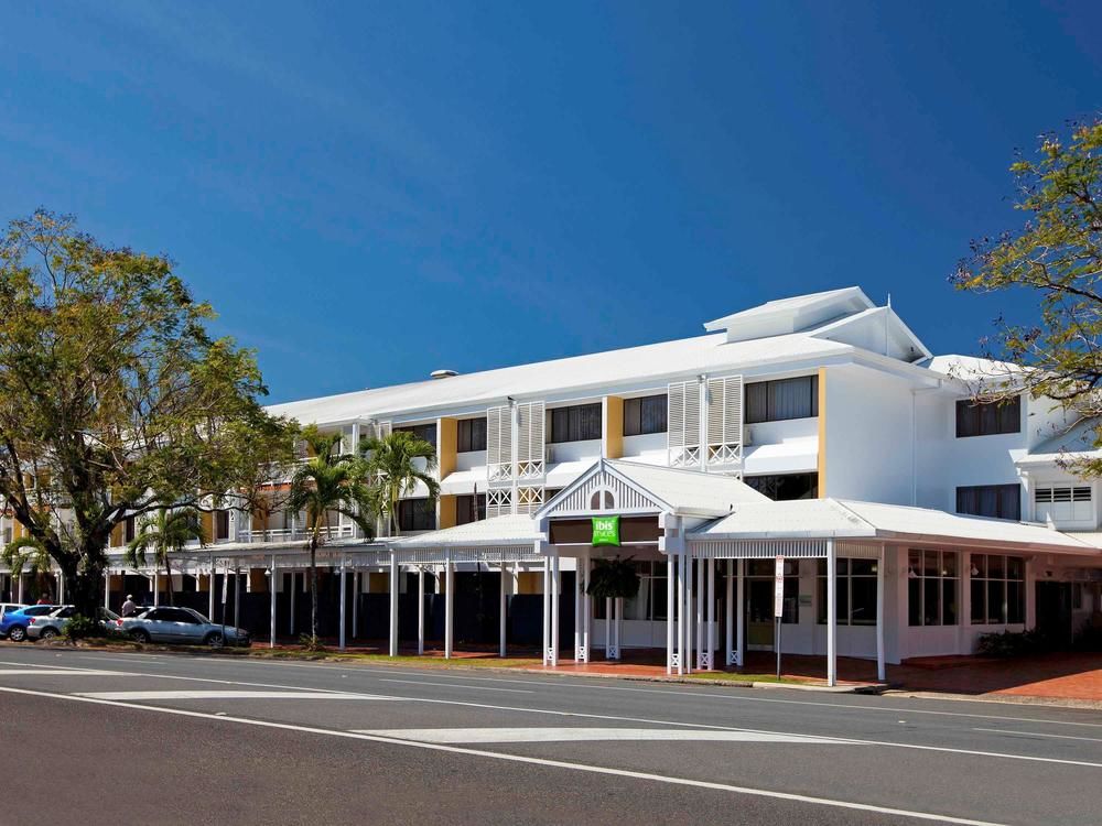 Mercure Cairns image 1